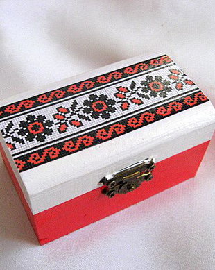 Cutie lemn cu motiv traditional 27886