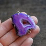 Conector agata druzy mov  pastel cu alb laptos in rama argintata