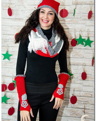 set  tricotat, accesorizat cu croset