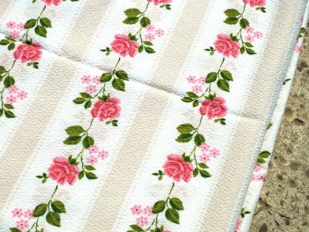 Material textil cu imprimeuri 3