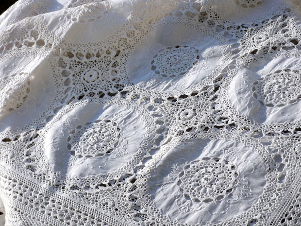 Dantela si broderie