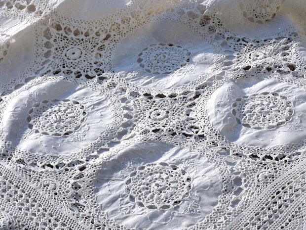 Dantela si broderie