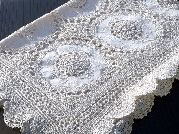 Dantela si broderie