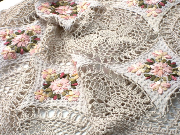 Broderie si dantela
