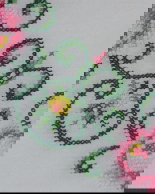 Fata de masa in cruciulite