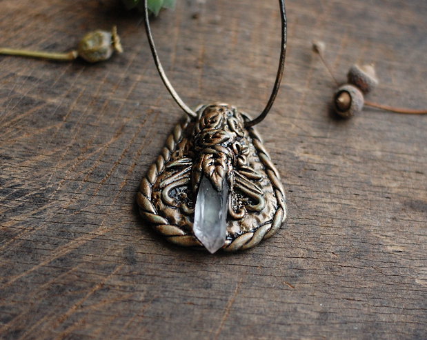 Amuleta lemurian seed quartz si lut polimeric patinat