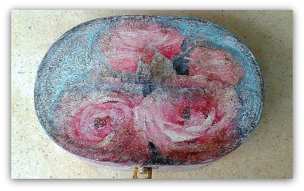 ,,Rose'' - Cutie pentru amintiri - decorată prin tehnica decoupage şi pictură acrilică