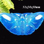 9247 - Pandantiv, ochi de pisica bleu, fluture sculptat, 51x24x10mm