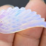 9249 - (1buc) Pandantiv / charm, aripa inger sculptata, opalit, 3D, 30x15x5mm