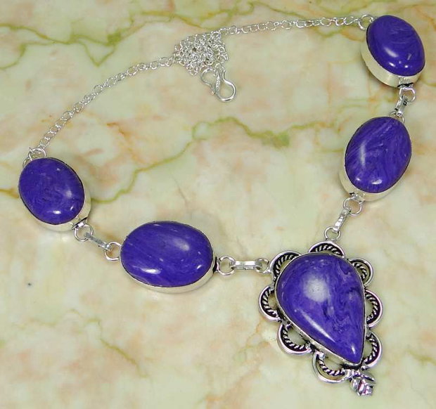 Colier charoite