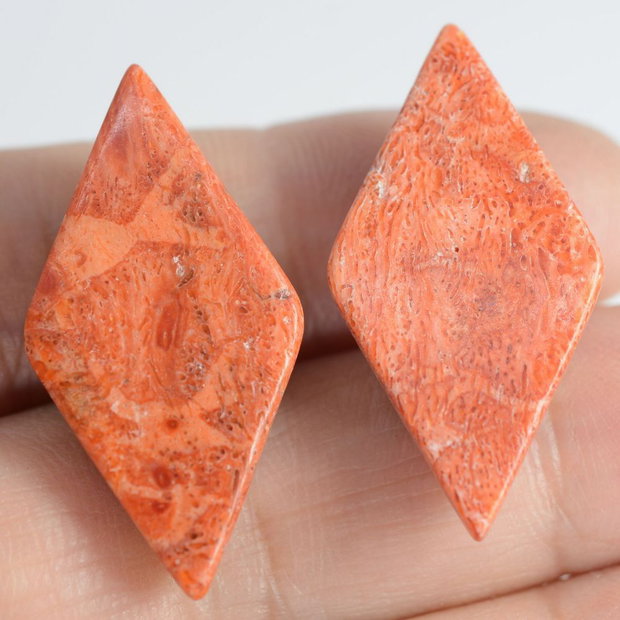 9271 - (2buc) Cabochon, coral poros, rosu caramiziu, romb, 30x16x6mm