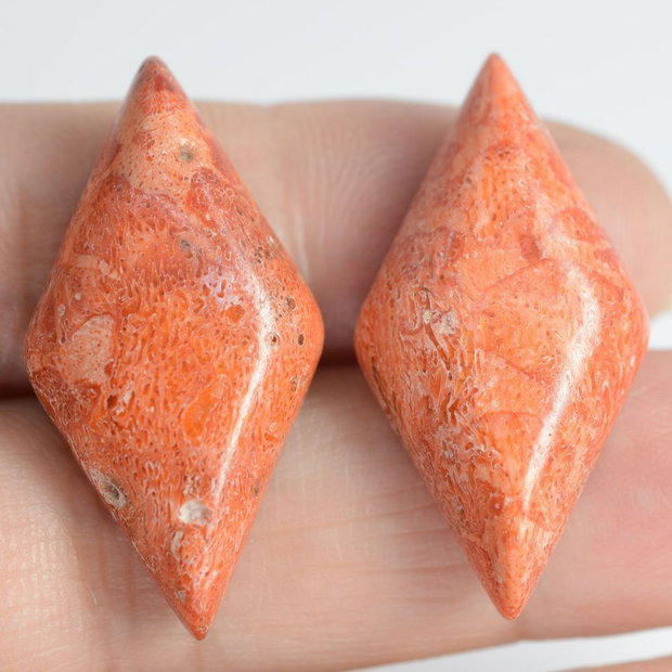 9271 - (2buc) Cabochon, coral poros, rosu caramiziu, romb, 30x16x6mm
