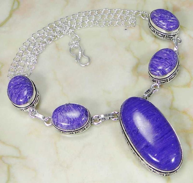 Colier charoite