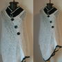PONCHO TRICOTAT MANUAL LANA ALB NEGRU