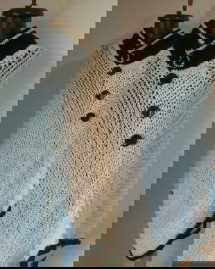 PONCHO TRICOTAT MANUAL LANA ALB NEGRU