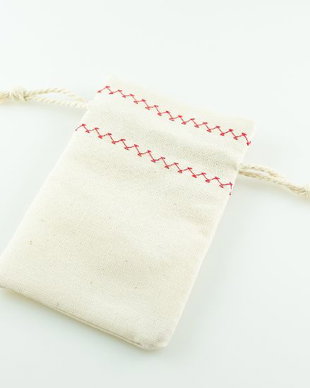 Saculeti material textil, cusatura decorativa rosie, 10.5x6.5cm