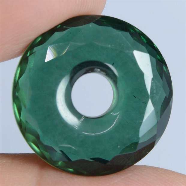 9324 - Pandantiv / charm / link, sticla fatetata, donut, verde smarald, 20x6mm