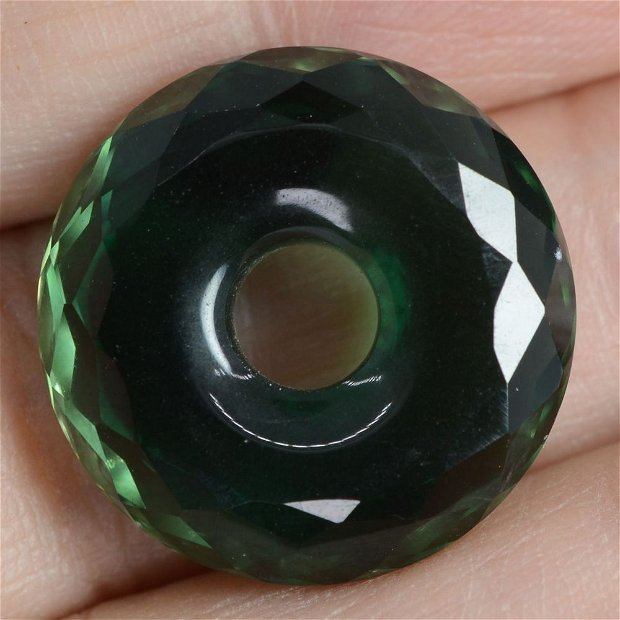 9324 - Pandantiv / charm / link, sticla fatetata, donut, verde smarald, 20x6mm