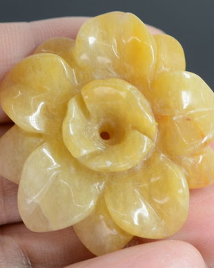 9288 - Pandantiv, jad galben, floare sculptata manual, 36x35x8mm