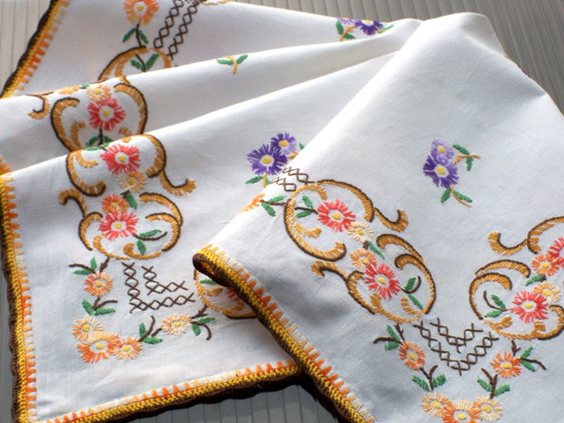 Broderie 1-147