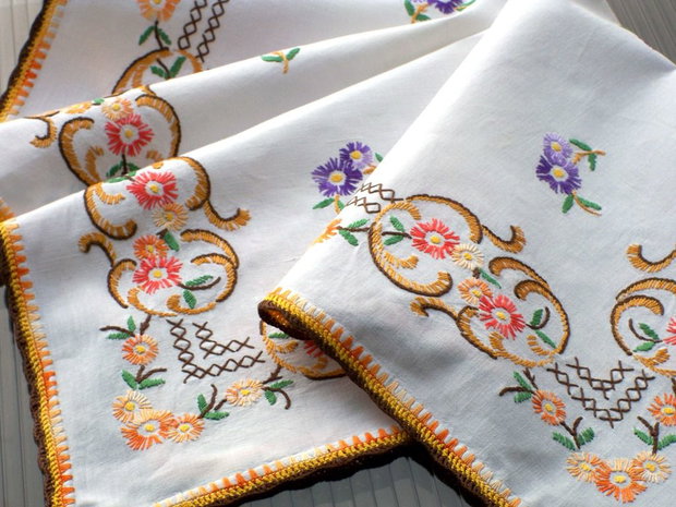 Broderie 1-147