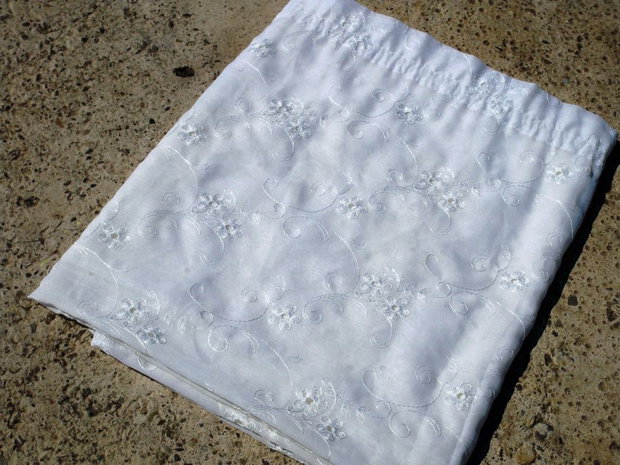 Material textil brodat1