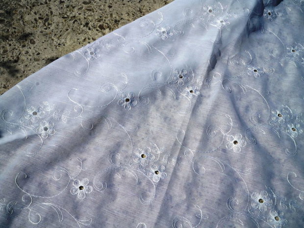 Material textil brodat1