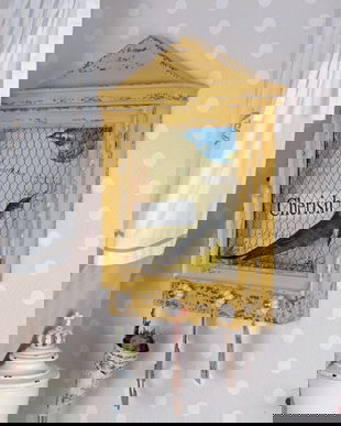 DULAPIOR DIN LEMN MASIV ANTICHIZAT CU PASARELE