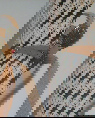 CUREA PIELE SI ELEMENTE METALICE