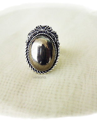 inel cu cabochon pirita