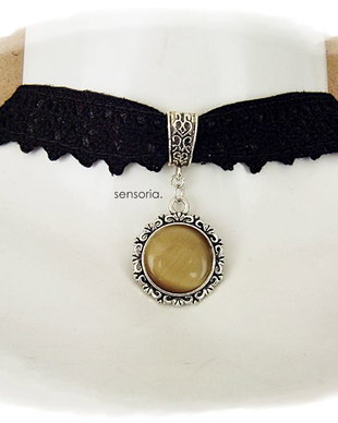 chocker cu cabochon ochi de pisica
