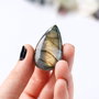 Cabochon Labradorit  lacrima  -  auriu flashy