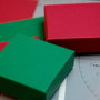 Cutie cadou cu capac din carton colorat - 9 x 9 x 3 cm