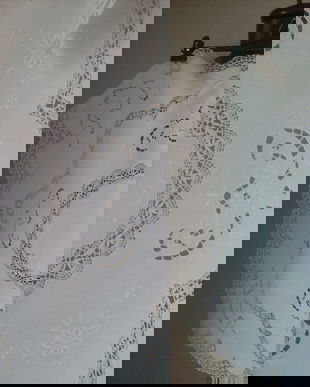 FATA DE MASA VINTAGE BRODERIE SI DANTELA MANUALA