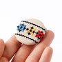 Brosa , martisor cu broderie tricolora pe panza taraneasca cod 422