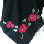 Poncho cu aplicatie de flori de lana si matase naturala impaslite