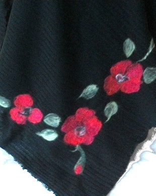 Poncho cu aplicatie de flori de lana si matase naturala impaslite