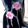 Esarfa de matase naturala cu aplicatie de flori de lana impasliti prin tehnica de nunofelting
