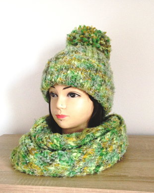 Fular si Caciula verde tricotata manual fular circular infinity beanie