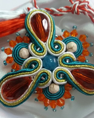 Brosa-martisor soutache