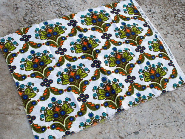 Material textil cu imprimeuri2