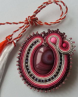 Brosa-martisor fucsia