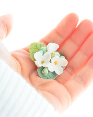 Liliacul alb - brosa martisor