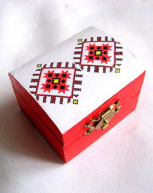 Cutie lemn cu motiv traditional  28144