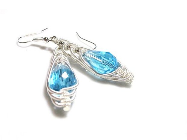 Cercei herringbone si cristale albastre