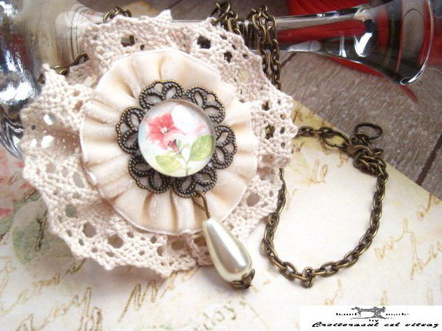 Colier cu aer vintage - martisor