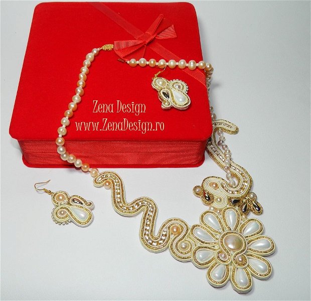 Set bijuterii aurii cu perle de cultură, colier şi cercei statement unicat, colier şi cercei ivoire cu auriu, set bijuterii perle unicat