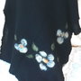Poncho cu aplicatie de flori de lana si matase naturala impaslite