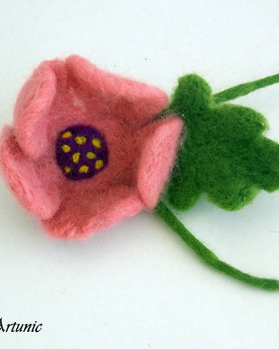 Brosa impaslita Floare roz