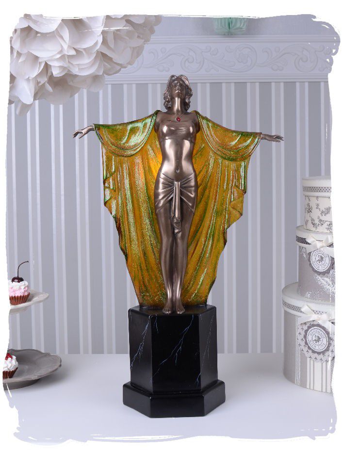 LAMPA ART DECO CU O FEMEIE CU MANTIE